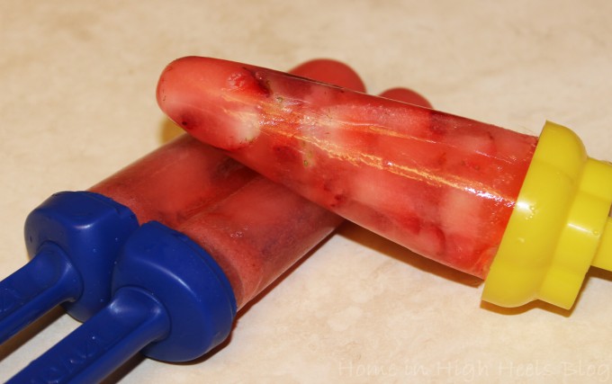 Quick Summertime Popsicle Ideas with Keurig #BrewOverIce! Strawberry Lemonade & Creamy Espresso Recipes!