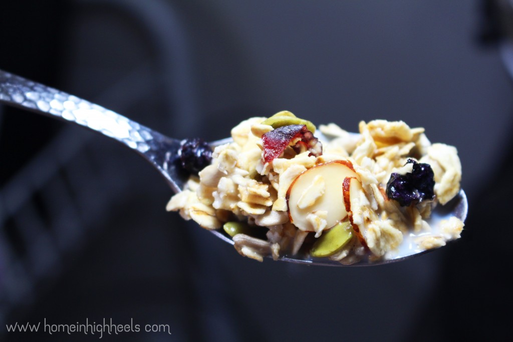 A delicious Muesli Breakfast Bowl with Peaches & Maple  using the Nature Valley Toasted Oats Muesli which has rolled oats, fruit, nuts, & seeds. This healthy recipe is easy to customize, makes breakfast & brunches fun, & tastes wonderful! Check it out on Home in High Heels | www.homeinhighheels.com