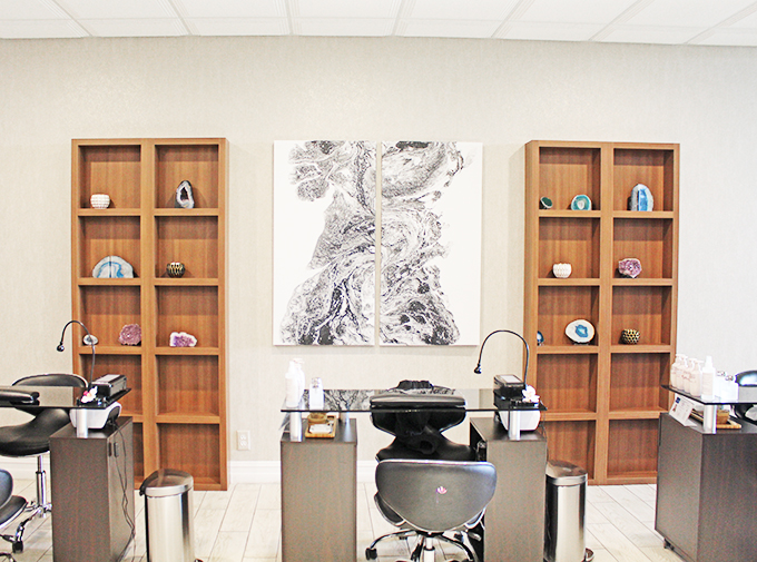 Ever been to a spa with your girlfriend's? Well- the Vegas Lifestyle Influencers did just that at the Serenity Spa at Westgate then did brunch at Sid's Cafe on Home in High Heels