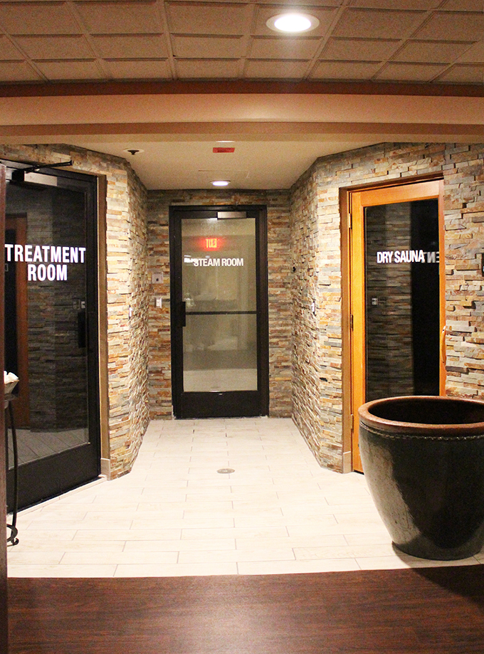 Ever been to a spa with your girlfriend's? Well- the Vegas Lifestyle Influencers did just that at the Serenity Spa at Westgate then did brunch at Sid's Cafe on Home in High Heels