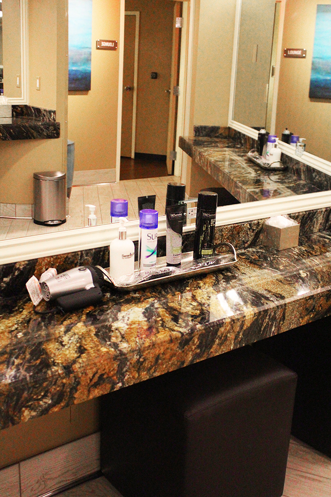 Ever been to a spa with your girlfriend's? Well- the Vegas Lifestyle Influencers did just that at the Serenity Spa at Westgate then did brunch at Sid's Cafe on Home in High Heels