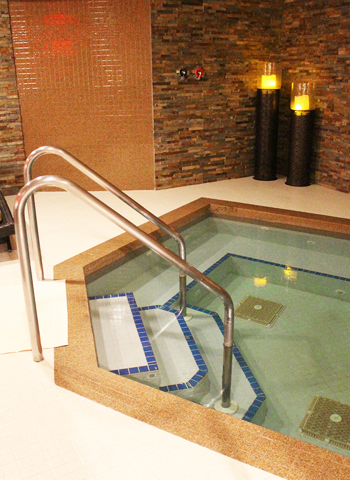 Ever been to a spa with your girlfriend's? Well- the Vegas Lifestyle Influencers did just that at the Serenity Spa at Westgate then did brunch at Sid's Cafe on Home in High Heels