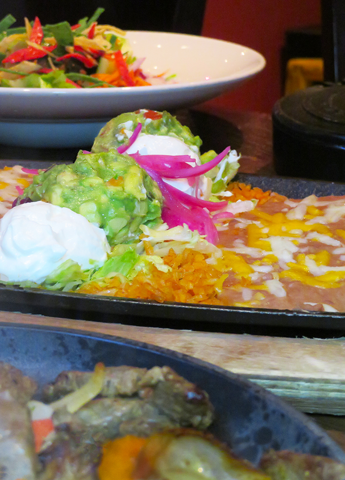 Fajitas are basically an acceptable dinner sampler. & I'm here for it. Keep reading to check out our date night at Nacho Daddy in Summerlin / Las Vegas including Apple Pie Nachos on Home in High Heels