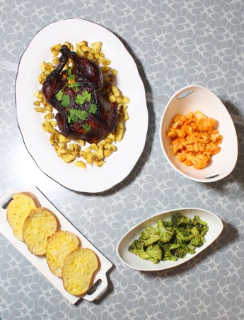 This family meal includes a roasted chicken, sour cream & onion potatoes, buffalo cauliflower, ranch broccoli, & some garlic cheese toast. Prep it & have it on the table in under 20 minutes easy! Check out tips & tricks as well was recipes, home, & lifestyle posts on Home in High Heels!