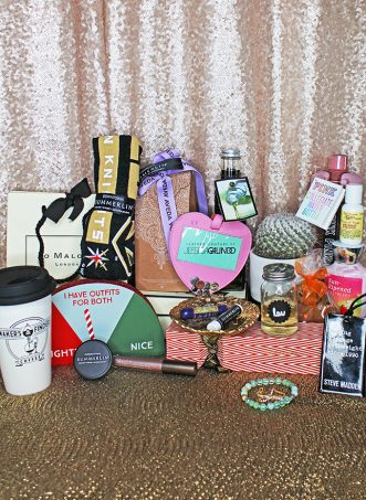 Gifts & Shopping Ideas for Everyone on Your Holiday List + Downtown Summerlin Favorites on Home in High Heels