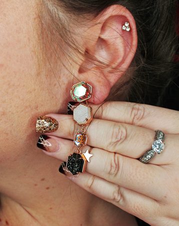 Kendra Scott Custom Color Bar Earrings What to Gift Yourself in the New Year Gather up your gift cards, your wishlists, & your extra holiday cash & check out what I'm recommending you pick up for an awesome new year including speakers, mugs, whiskey, yoga, & accessories on Home in High Heels