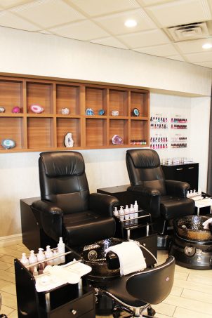 Ever been to a spa with your girlfriend's? Well- the Vegas Lifestyle Influencers did just that at the Serenity Spa at Westgate then did brunch at Sid's Cafe on Home in High Heels