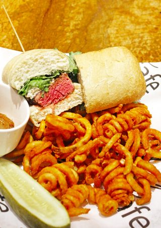 Ever been to a spa with your girlfriend's? Well- the Vegas Lifestyle Influencers did just that at the Serenity Spa at Westgate then did brunch at Sid's Cafe on Home in High Heels