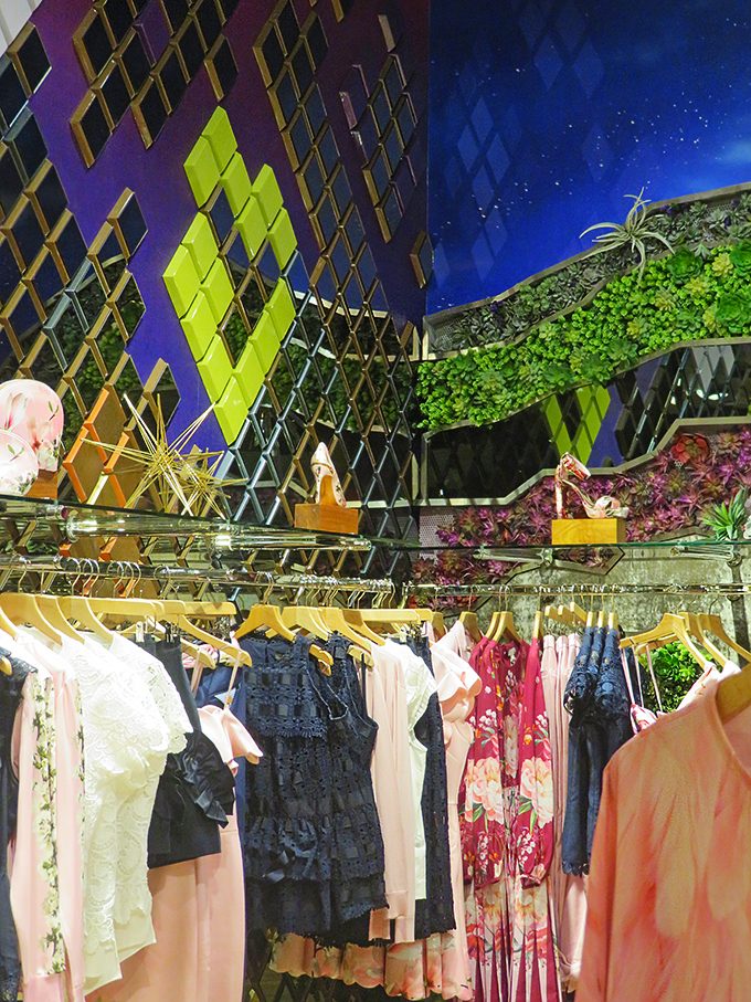 Ted Baker Store Forum Shops A look at all the top fall / autumn trends at the Forum Shops Las Vegas including a look at the must-haves to order for lunch at Sushi Roku at Home in High Heels